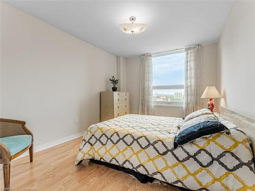 1403-61 Richview Road, Toronto, ON - Indoor Photo Showing Bedroom