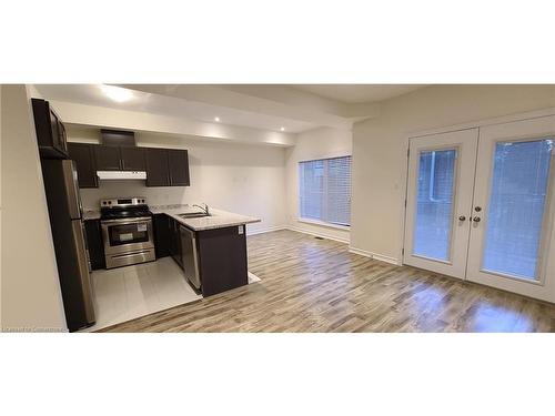 30-383 Dundas Street E, Hamilton, ON - Indoor Photo Showing Kitchen