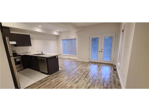 30-383 Dundas Street E, Hamilton, ON - Indoor Photo Showing Kitchen