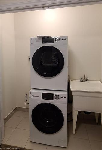 30-383 Dundas Street E, Hamilton, ON - Indoor Photo Showing Laundry Room