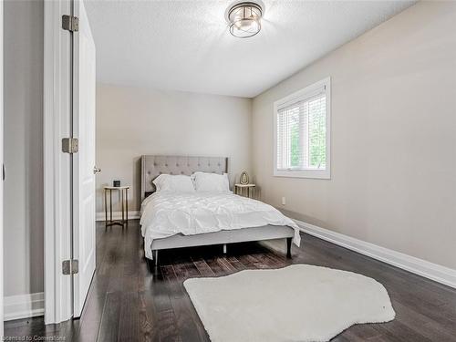 199-302 College Avenue, Guelph, ON - Indoor Photo Showing Bedroom