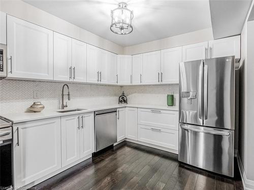 199-302 College Avenue, Guelph, ON - Indoor Photo Showing Kitchen