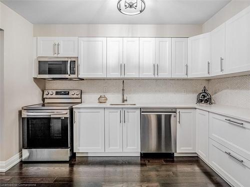 199-302 College Avenue, Guelph, ON - Indoor Photo Showing Kitchen