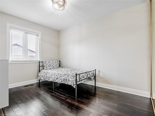 199-302 College Avenue, Guelph, ON - Indoor Photo Showing Bedroom