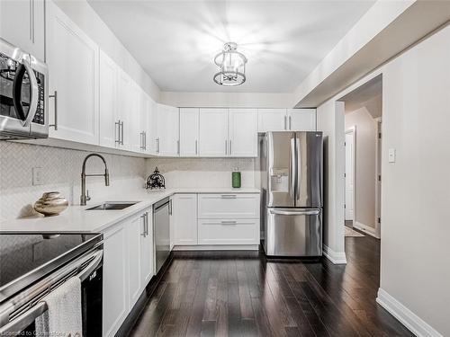 199-302 College Avenue, Guelph, ON - Indoor Photo Showing Kitchen With Upgraded Kitchen