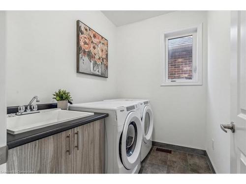 38 Minnock Street, Caledon, ON - Indoor Photo Showing Laundry Room