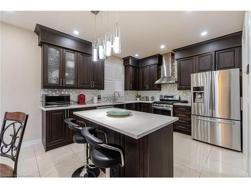 10 Lisson Crescent, Peel, ON - Indoor Photo Showing Kitchen With Upgraded Kitchen