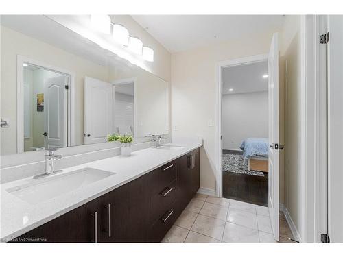 10 Lisson Crescent, Peel, ON - Indoor Photo Showing Bathroom