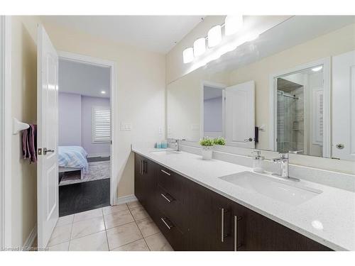 10 Lisson Crescent, Peel, ON - Indoor Photo Showing Bathroom