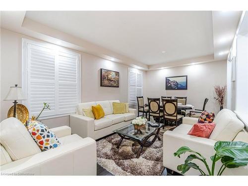 10 Lisson Crescent, Peel, ON - Indoor Photo Showing Living Room