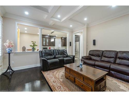 10 Lisson Crescent, Peel, ON - Indoor Photo Showing Living Room