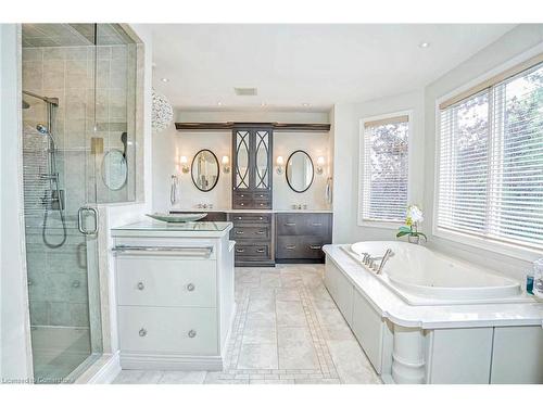 645 Canyon Street, Mississauga, ON - Indoor Photo Showing Bathroom