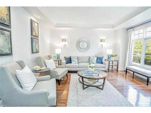 645 Canyon Street, Mississauga, ON - Indoor Photo Showing Living Room