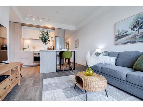 2307-130 River Street, Toronto, ON - Indoor Photo Showing Living Room