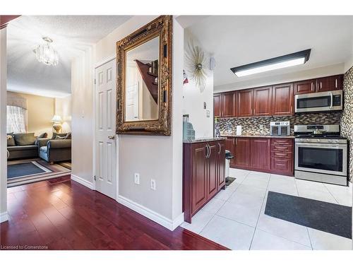 464 Hansen Road, Brampton, ON - Indoor Photo Showing Kitchen