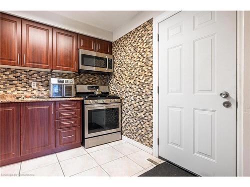 464 Hansen Road, Brampton, ON - Indoor Photo Showing Kitchen