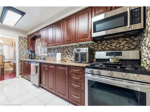 464 Hansen Road, Brampton, ON - Indoor Photo Showing Kitchen