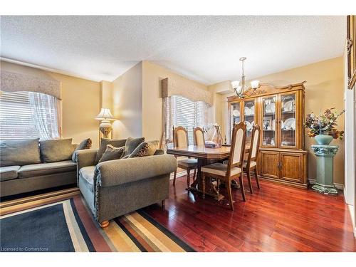 464 Hansen Road, Brampton, ON - Indoor Photo Showing Living Room