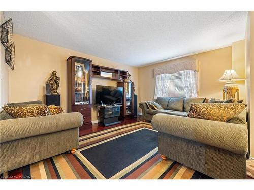 464 Hansen Road, Brampton, ON - Indoor Photo Showing Living Room