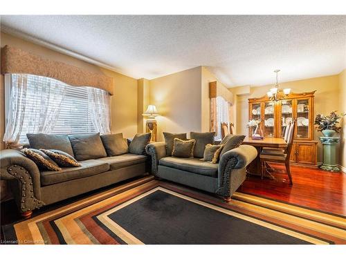 464 Hansen Road, Brampton, ON - Indoor Photo Showing Living Room