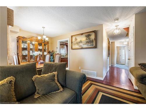 464 Hansen Road, Brampton, ON - Indoor Photo Showing Living Room