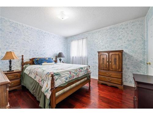 464 Hansen Road, Brampton, ON - Indoor Photo Showing Bedroom