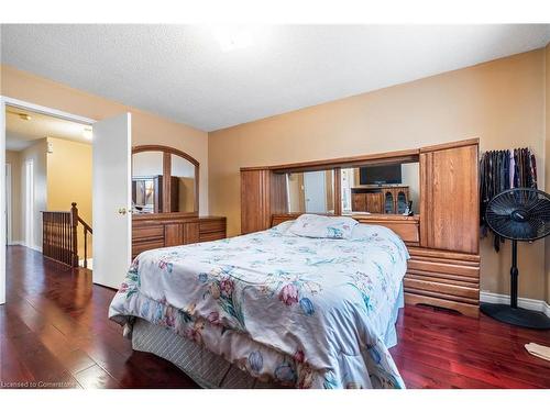 464 Hansen Road, Brampton, ON - Indoor Photo Showing Bedroom