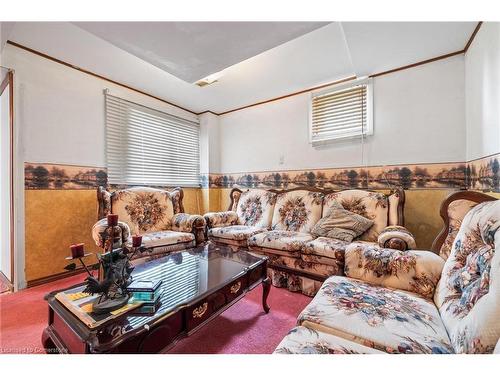 464 Hansen Road, Brampton, ON - Indoor Photo Showing Living Room