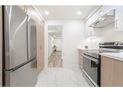 401-18 Hollywood Avenue, Toronto, ON - Indoor Photo Showing Kitchen