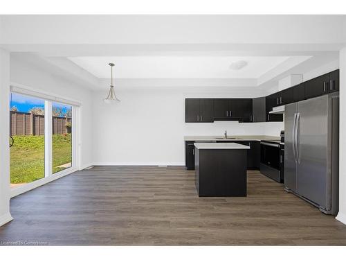 185 Bur Oak Drive, Thorold, ON - Indoor Photo Showing Kitchen With Stainless Steel Kitchen