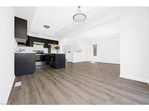 185 Bur Oak Drive, Thorold, ON - Indoor Photo Showing Kitchen