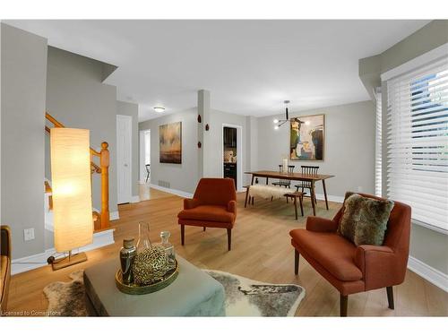 12-2915 Headon Forest Drive, Burlington, ON - Indoor Photo Showing Living Room