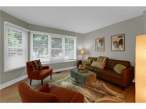 12-2915 Headon Forest Drive, Burlington, ON - Indoor Photo Showing Living Room