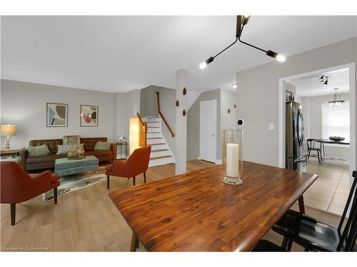 12-2915 Headon Forest Drive, Burlington, ON - Indoor Photo Showing Living Room