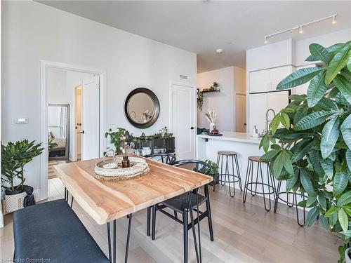 Ph3-4055 Parkside Village Drive, Mississauga, ON - Indoor Photo Showing Dining Room