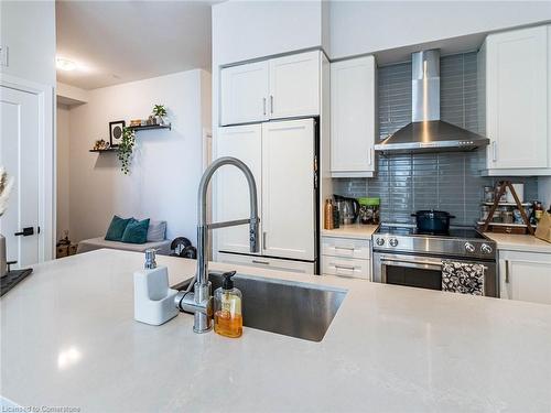 Ph3-4055 Parkside Village Drive, Mississauga, ON - Indoor Photo Showing Kitchen