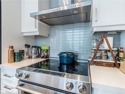 Ph3-4055 Parkside Village Drive, Mississauga, ON - Indoor Photo Showing Kitchen