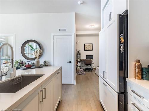 Ph3-4055 Parkside Village Drive, Mississauga, ON - Indoor Photo Showing Kitchen