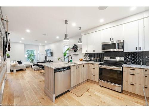 99 Francis Street, Hamilton, ON - Indoor Photo Showing Kitchen With Upgraded Kitchen