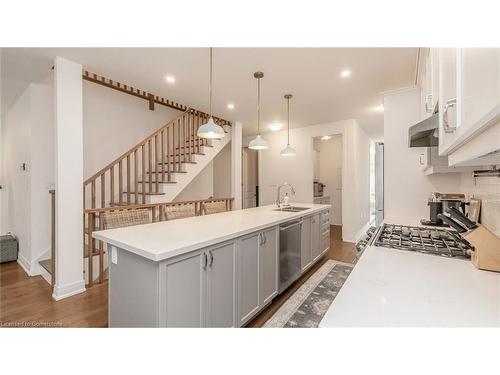 98 Franklin Trail Trail, Barrie, ON - Indoor Photo Showing Kitchen With Upgraded Kitchen