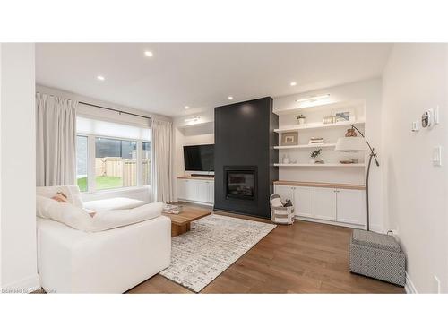 98 Franklin Trail Trail, Barrie, ON - Indoor Photo Showing Living Room With Fireplace