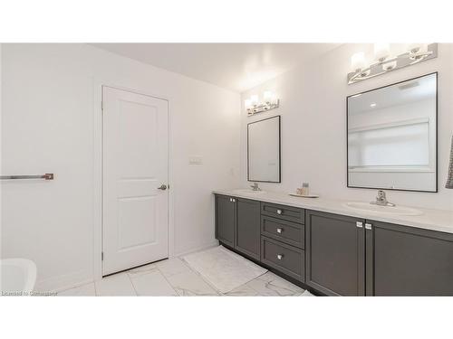 98 Franklin Trail Trail, Barrie, ON - Indoor Photo Showing Bathroom