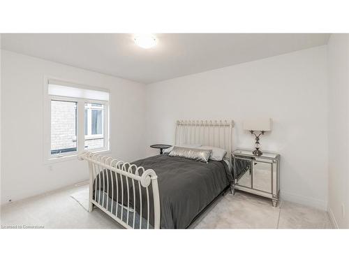 98 Franklin Trail Trail, Barrie, ON - Indoor Photo Showing Bedroom