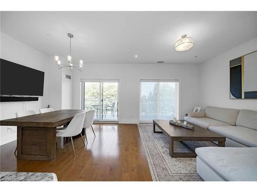 80 Burns Boulevard, King City, ON - Indoor Photo Showing Living Room