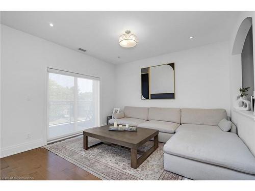 80 Burns Boulevard, King City, ON - Indoor Photo Showing Living Room