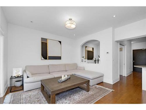 80 Burns Boulevard, King City, ON - Indoor Photo Showing Living Room