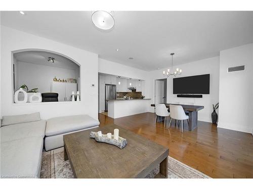 80 Burns Boulevard, King City, ON - Indoor Photo Showing Living Room