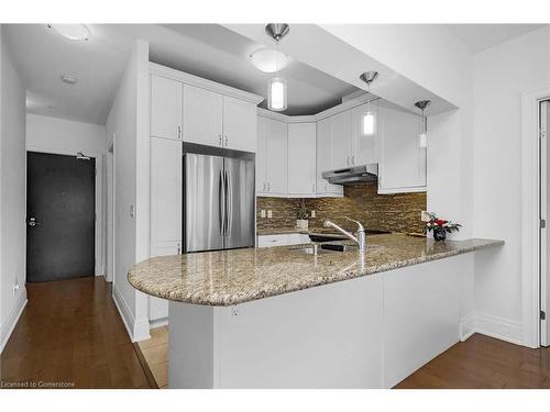 80 Burns Boulevard, King City, ON - Indoor Photo Showing Kitchen With Upgraded Kitchen