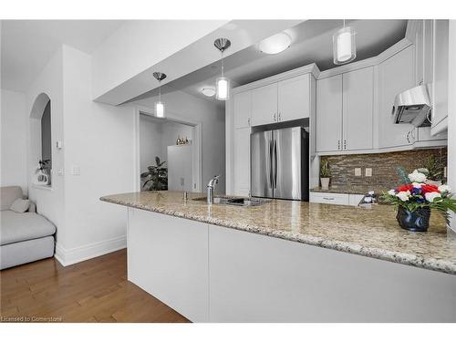 80 Burns Boulevard, King City, ON - Indoor Photo Showing Kitchen With Upgraded Kitchen