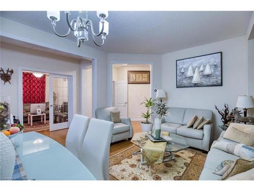 667 Linden Drive Drive, Cambridge, ON - Indoor Photo Showing Living Room